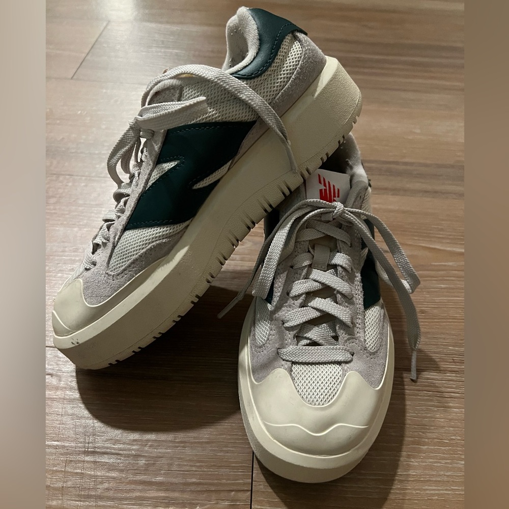 Women’s new balance shoes